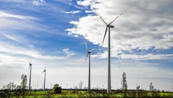 Wind- und Wasserkraft, Photovoltaik und Biomasse sind Erneuerbare Energien. (Bild: © Harald Dostal / 2022)