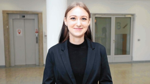 Dilara Ketterer, de 15 años, de Mörbisch, ha solicitado ser recepcionista en el Hotel Galantha: “Soy comunicativa y me gusta trabajar en equipo.  La conversación fue genial.” (Imagen: Judt Reinhard)