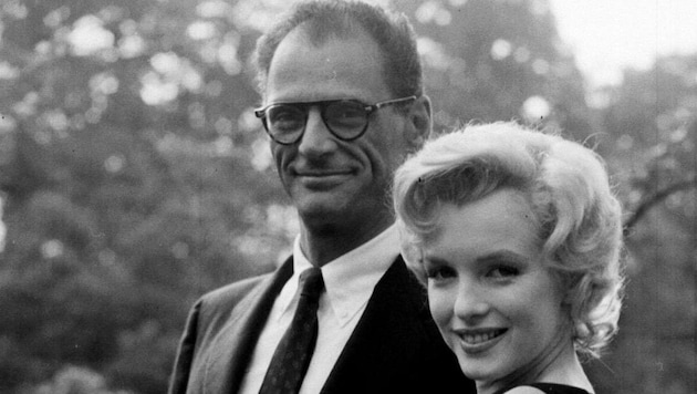 Arthur Miller gemeinsam mit Marilyn Monroe. Er verließ sie später für die Grazer Fotografin Morath. (Bild: Files)