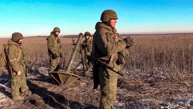 Orosz katonák Ukrajnában (Bild: AP/Russian Defense Ministry Press Service)