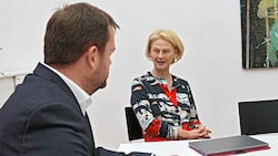 Veronika Sexl im Gespräch mit Manuel Schwaiger, Redakteur bei der „Tiroler Krone“ (Bild: Birbaumer Johanna)