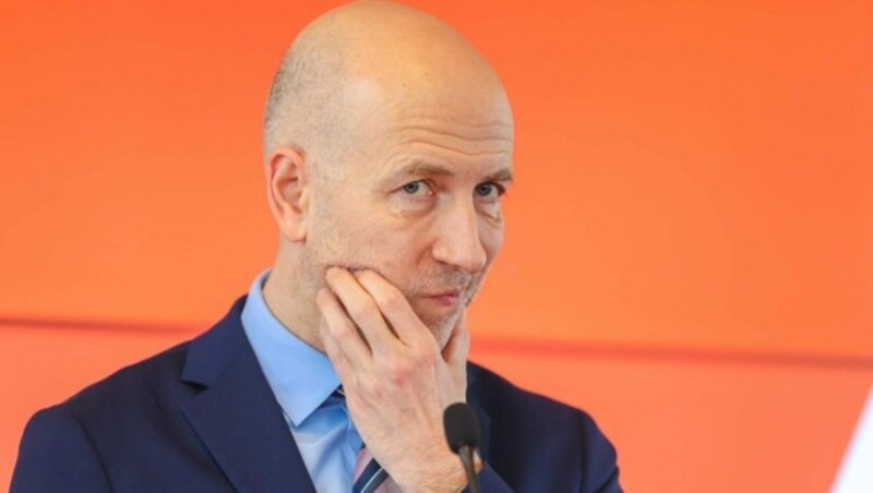 Autsch! Mit dem Satz „wenn Menschen freiwillig weniger arbeiten, gibt es weniger Grund, Sozialleistungen zu zahlen“ löste Arbeitsminister Martin Kocher zuletzt eine Welle der Empörung aus. (Bild: SEPA.Media KG | Michael Indra | www.sepa.media)