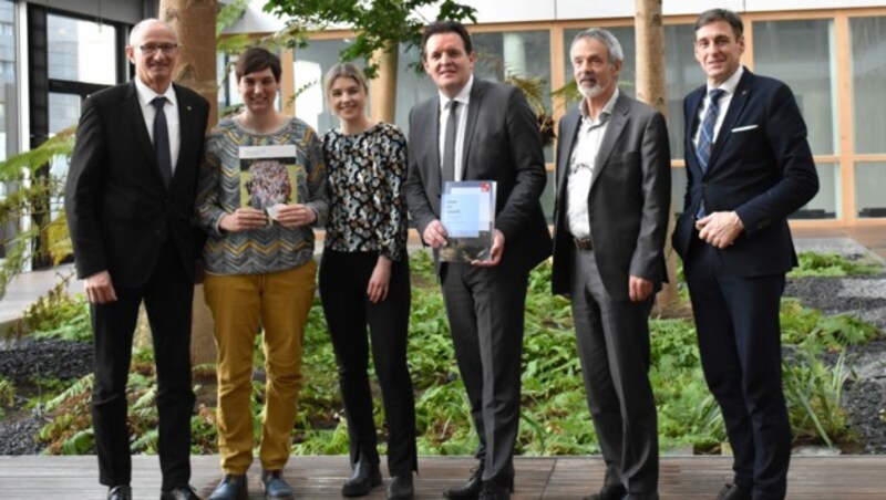 Erfreut über den Austausch: v.li: LH Anton Mattle, Michaela Feyersinger und Scarlett Voit vom österreichischen Klimarat, Landesrat René Zumtobel, Georg Kaser (wissenschaftlicher Beirat zum Klimarat) und LAD Herbert Forster (Bild: Land Tirol/Knabl)