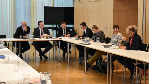 Austausch mit Tiroler Mitgliedern des österreichischen Klimarats in Innsbruck (Bild: Land Tirol/Knabl)