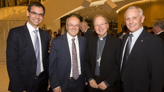 Im Jahr 2017 sprach Josef Fink (ganz rechts) bei der Ehrung von Primar Haller. (Bild: Dietmar Mathis)