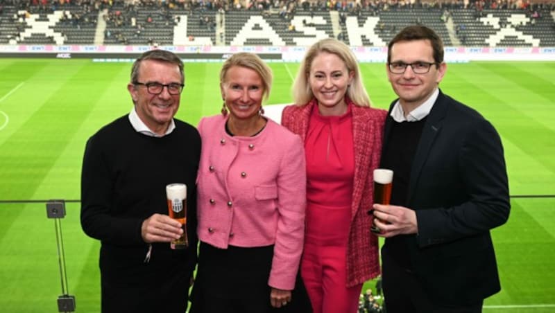 Jakob Leitner (Spar OÖ) mit Beatrix Ostermann, Anna-Maria Grubeck (beide BWT) und Klaus Schörghofer (Brau Union). (Bild: Markus Wenzel)