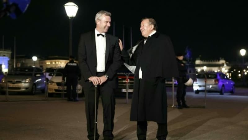 Norbert Hofer (links) und Richard Lugner (rechts) sind laut eigener Aussage befreundet. (Bild: Tobias Steinmaurer/APA)