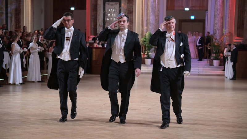 Archivbild aus dem Jahr 2023: Ballorganisator Udo Guggenbichler, Wiens FPÖ-Chef Dominik Nepp und FPÖ-Volksanwalt Walter Rosenkranz (Bild: APA/FOTO SULZER)