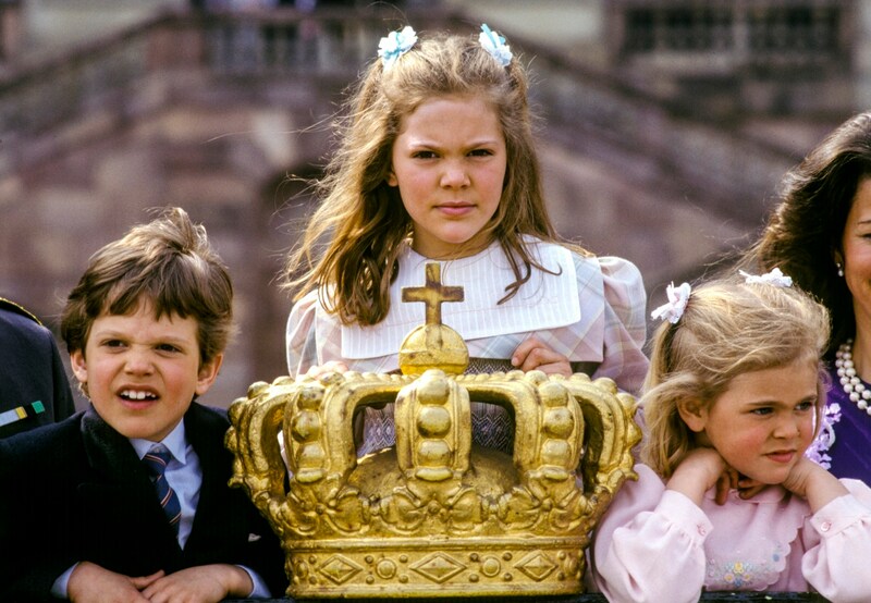 Prinzessin Madeleine (r.) mit ihrer Schwester Victoria und ihrem Bruder Carl Philip im Jahr 1987 (Bild: Anders Holmström / TT News Agency / picturedesk.com)