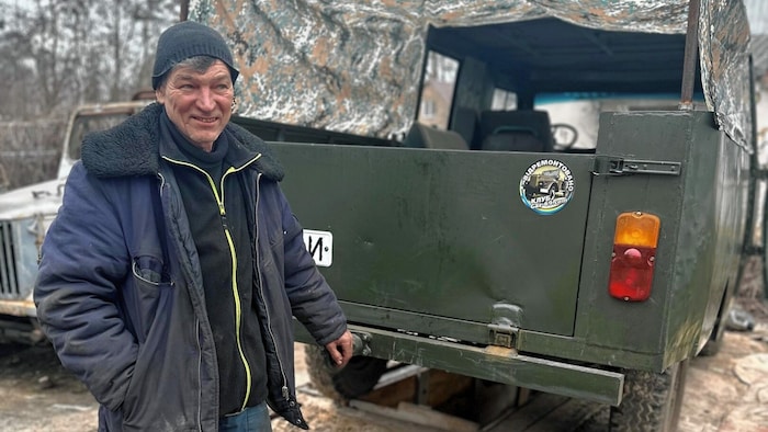 Herr Igor repariert alte Autos und schickt sie an die Front.