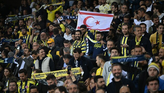 Fenerbahce-Fans (Bild: AFP or licensorsAPA/AFP/Ozan KOSE)