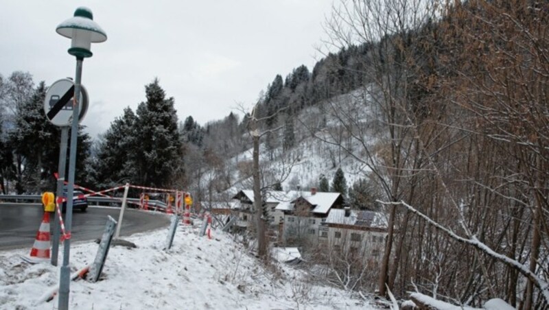 In dieser Kehre der Rohrmooser Landesstraße kam das Gefährt ab. (Bild: Herbert Raffalt)