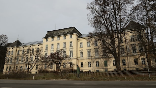 Einst „Siechenhaus“, heute Flüchtlingsheim (Bild: Christian Jauschowetz)