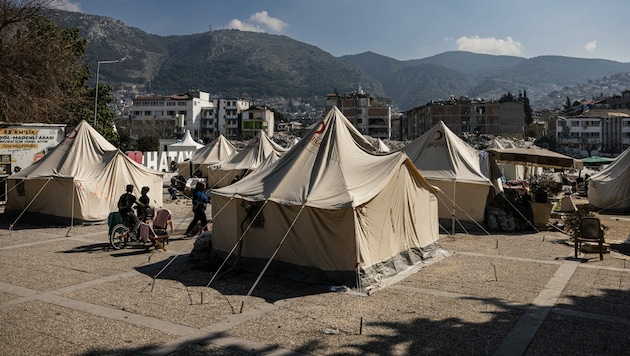 Zelte in einem provisorischen Camp für Erdbebenopfer in Antakya (Symbolbild) (Bild: AFP)