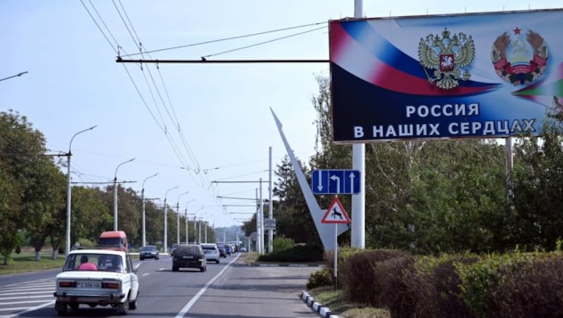 Eine Werbetafel mit der Aufschrift „Russland in unseren Herzen“ in Transnistrien (Bild: AFP)