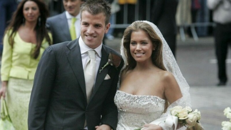 Der niederländische Fußballspieler Rafael van der Vaart und seine Braut Sylvie Meis, aufgenommen am 10. Juni 2005 vor ihrer Hochzeit in Heemskerk, in den Niederlanden. (Bild: Rick Nederstigt / EPA / picturedesk.com)