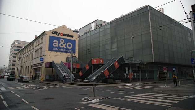 Das CityCenter am Salzburger Bahnhof wechselt den Eigentümer - mit ihm auch die Tiefgarage im Gebäude. (Bild: ANDREAS TROESTER)