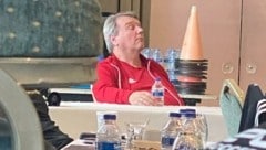 Ein Schnappschuss aus dem Trainingslager: Robert Sedlacek hält offenbar ein Nickerchen. (Bild: zVg)