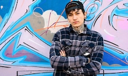 Von seinen Werbepartnern erhält Dominic Truppe monatlich Geld.