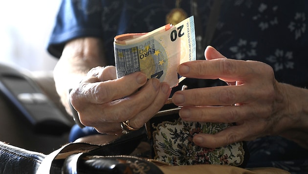 Die Frau überwies mehrere Tausend Euro an das polnische Konto. (Bild: APA/HARALD SCHNEIDER)