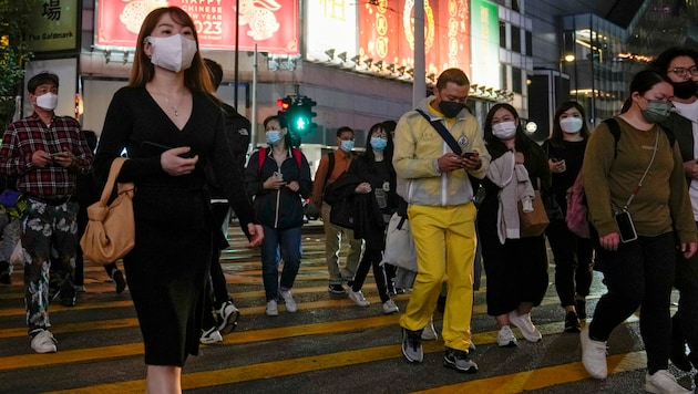 In Hongkong muss man ab März auf der Straße keine Maske mehr tragen (Bild: Associated Press)