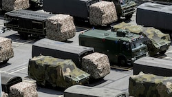 Militärfahrzeuge im Süden Chinas (Bild: APA/AFP/STR)