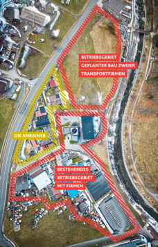 Direkt neben den Wohnhäusern sollen zwei Transportunternehmen mit 24-Stunden-Ausfahrten gebaut werden, nachdem die Siedlung schon jetzt von Betrieben eingekesselt wird (Bild: Daniel Scharinger, Krone KREATIV)