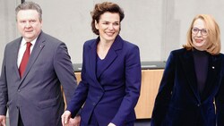 Rote Einigkeit im Parlament: Michael Ludwig, Pamela Rendi-Wagner und Präsidentin Doris Bures (Bild: Reinhard Holl)