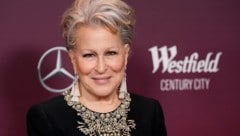 Fans are worried about Bette Midler. The actress suddenly deleted her X profile after Trump's victory and a toxic post. (Bild: APA/Chris Pizzello/Invision/AP)