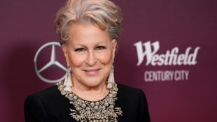 Fans sorgen sich um Bette Midler. Die Schauspielerin hat nach dem Sieg von Trump und einem Gift-Posting plötzlich ihr X-Profil gelöscht.  (Bild: APA/Chris Pizzello/Invision/AP)