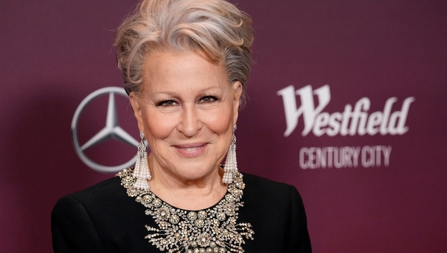 Fans sorgen sich um Bette Midler. Die Schauspielerin hat nach dem Sieg von Trump und einem Gift-Posting plötzlich ihr X-Profil gelöscht.  (Bild: APA/Chris Pizzello/Invision/AP)