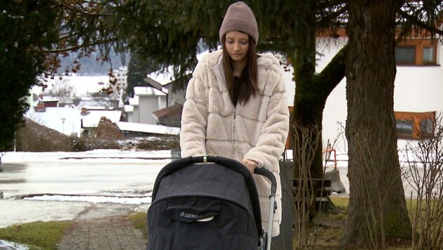 Lisa berichtet in „Teenager werden Mütter“ darüber, dass sie und Marcell Eltern geworden sind. Damit ist Marcell jetzt Sechsfach-Papa. (Bild: ATV)