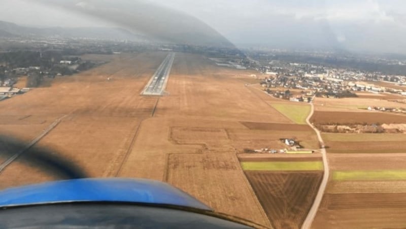 Am Dienstag um 14.30 Uhr befand sich die Cessna 182, der neue Hagelflieger für die Steiermark, auf Landeanflug nach Graz. Gestartet wurde drei Stunden früher in Sofia (Bulgarien). (Bild: z.V.g.)