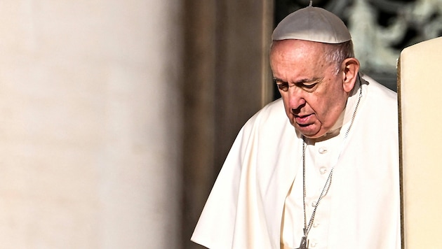 Papst Franziskus soll sich von dem Atemwegsinfekt bereits „gut erholt“ haben. (Bild: APA/AFP/Alberto PIZZOLI)