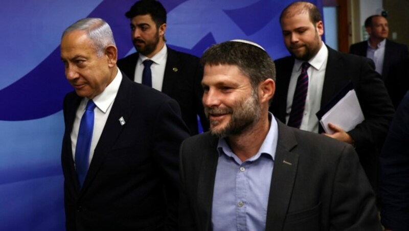 Der israelische Premierminister Benjamin Netanyahu und Finanzminister Bezalel Smotrich (rechts) (Bild: AP)