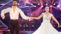 Karina Sarkissova und Dimitar Stefanin starteten mit einem Quickstep zu „Diamonds Are a Girl’s Best Friend“ in die neue Staffel von „Dancing Stars“. (Bild: ORF/Hans Leitner)