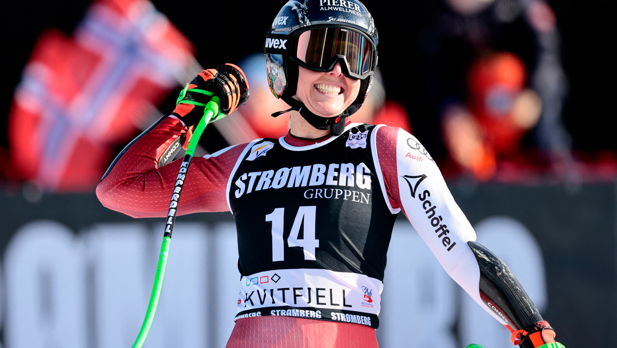 Cornelia Hütter jubelt über ihren Sieg im Super-G von Kvitfjell. (Bild: APA/AFP/NTB/Geir Olsen)