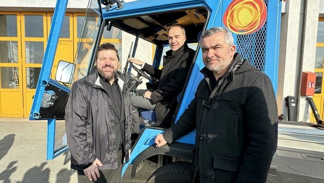 Geschäftsführer Martin Zloklikovits (links) mit den Landesräten Leonhard Schneemann (Mitte) und Heinrich Dorner bei der Präsentation des Projekts in Oberwart. (Bild: Schulter Christian)