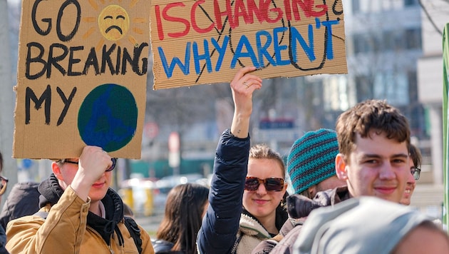 Is the commitment against climate change too radical? A prospective teacher in Bavaria is now being accused of exactly that (symbolic image). (Bild: Horst Einöder/Flashpictures)