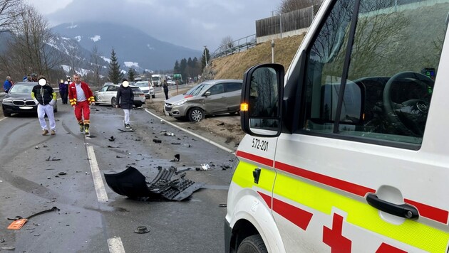 Unfall in Leogang mit drei Fahrzeugen am 3.3.23 (Bild: Rotes Kreuz Salzburg )