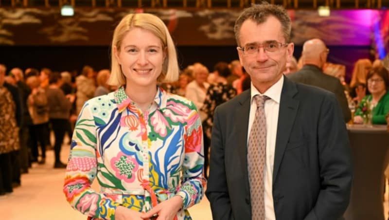 Oberösterreichs Landeshauptmann-Stellvertreterin Christine Haberlander mit Ärztekammer-OÖ-Präsident Peter Niedermoser. (Bild: Markus Wenzel)