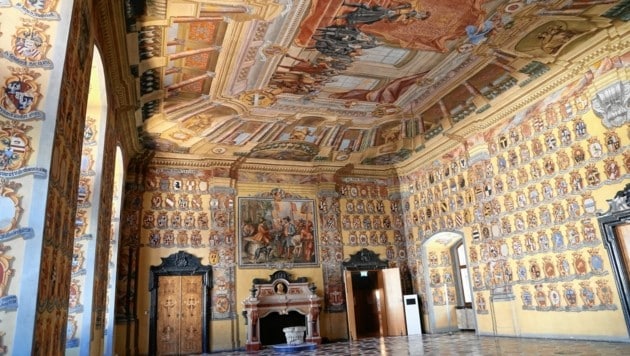 Las dimensiones de la Gran Sala del Escudo de Armas se han mantenido sin cambios desde 1581: se extiende sobre dos pisos, el techo con su imponente fresco tiene 9,8 metros de altura.  (Imagen: Rojsek-Wiedergut Uta)