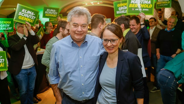 Vizekanzler Werner Kogler und Landesvize Martina Berthold läuteten den Wahlkampf ein. (Bild: Tschepp Markus)