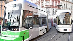 Derzeit gibt es 85 Straßenbahn-Garnituren in Graz, 15 weitere sollen folgen. (Bild: Richard Heintz)