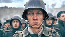 Felix Kammerer (27) aus Wien in der Rolle des Soldaten Paul Bäumer. (Bild: Netflix)