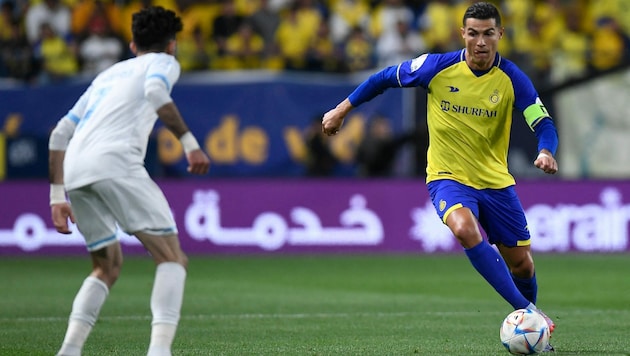 Fußball-Star Cristiano Ronaldo wechselte von Manchester United zu Al-Nassr. Der Vertrag, der bis 2025 läuft, soll ihm über 210 Millionen $ pro Jahr bringen. (Bild: AFP )