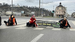 Auch in Salzburg kam es zu einer Blockade-Aktion. (Bild: Letzte Generation Österreich)