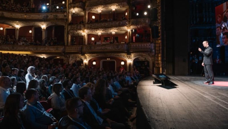 Ohne Zuschauer keine Show: Die Menschen sind integraler Bestandteil seines Programms. (Bild: © Daniel Willinger | dwphoto.at)