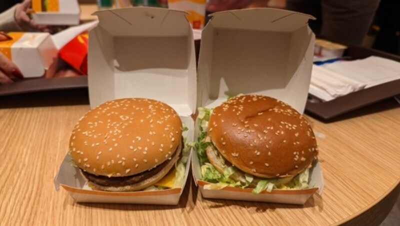 Links im Bild die allseits bekannte Version des Big Macs, die ab Dienstag von der neuen „Best Burger“-Variante (rechts im Bild) abgelöst wird. (Bild: Krone)