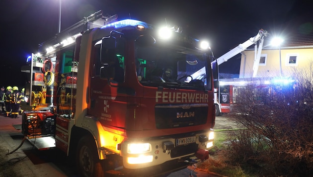 Drei Feuerwehren waren bei dem Brand in St. Florian bei Linz im Einsatz (Bild: laumat.at/Matthias Lauber)
